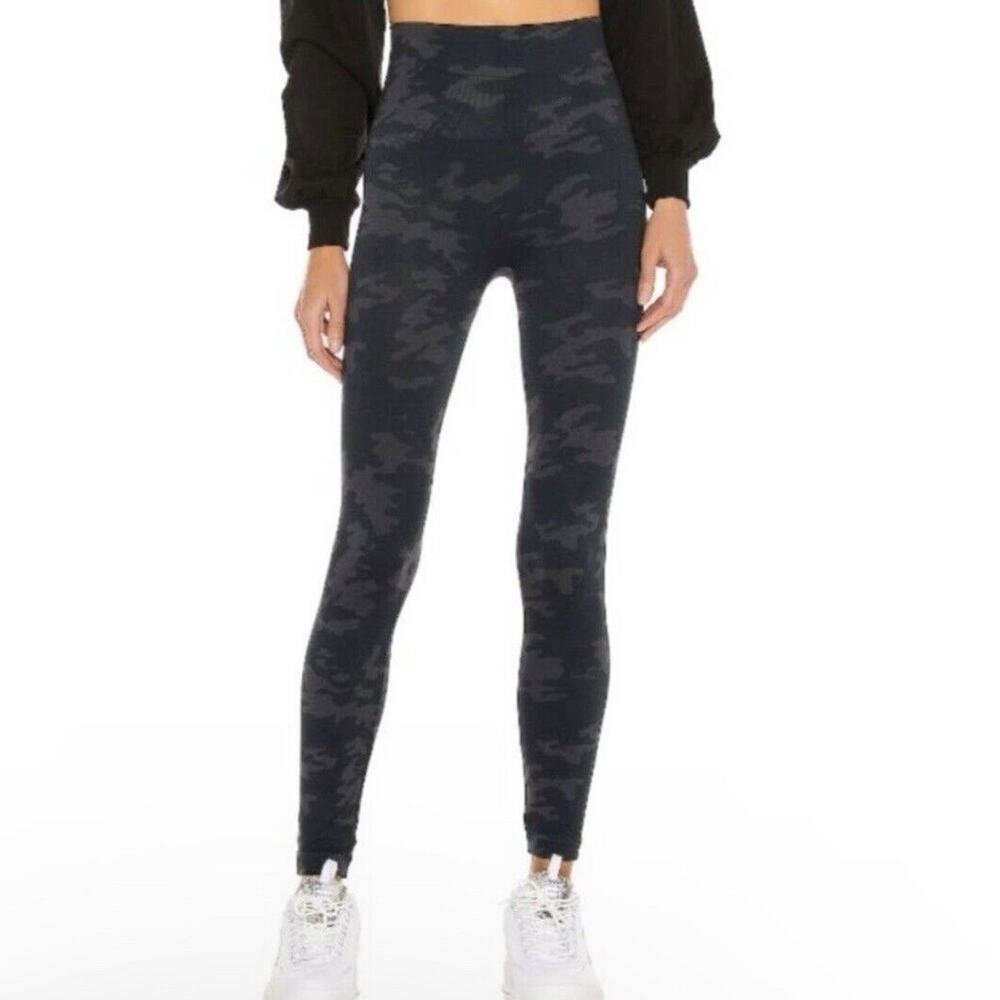 SPANX Look At Me Now Leggings In Black Camo Medium